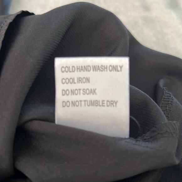 Seek the Label Floral Embroidered Black Slip Dress Woman’s Size Small NWT - Picture 11 of 11